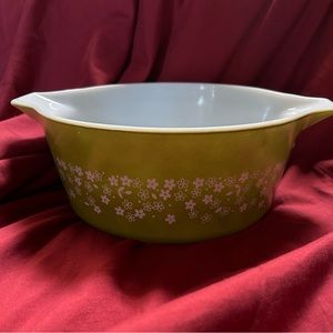 Vintage Pyrex 2.5 Quart Casserole Green